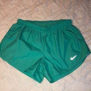 Unlined Nike shorts💚